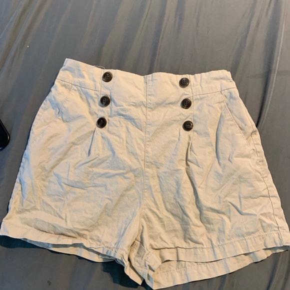 Khaki shorts - Picture 1 of 2